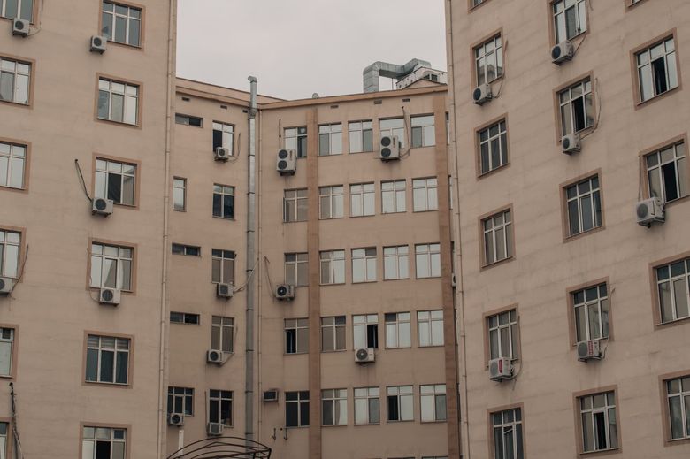 Почему открытая установка внешних блоков невозможна в «Поклонная, 9»
