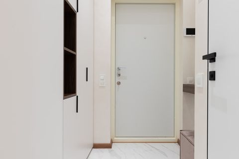 Нужно ли согласовывать замену входной двери с УК в Art Residence?
