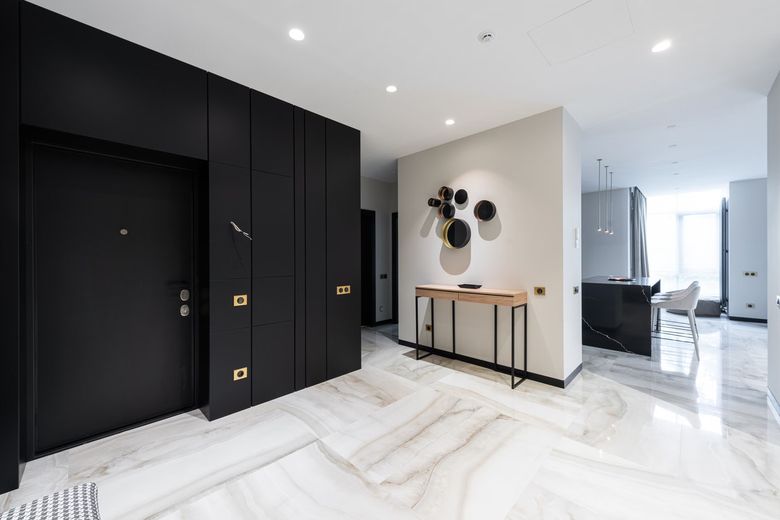 Какие параметры двери критичны для White Box и холла?